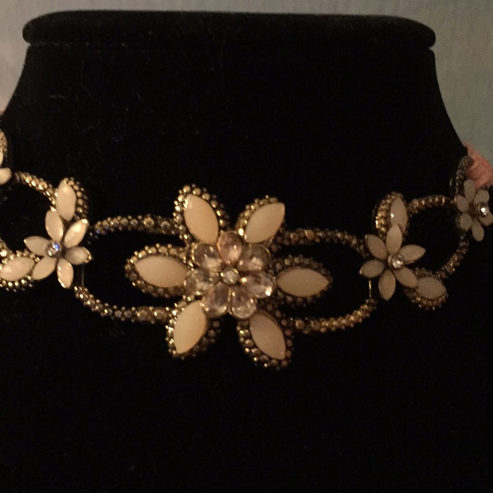 Flower Chocker Necklace - Picture 4 of 5